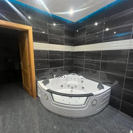 度假居 Modern In With Indoor Pool *