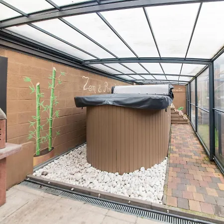 Vakantiehuis Modern In With Indoor Pool