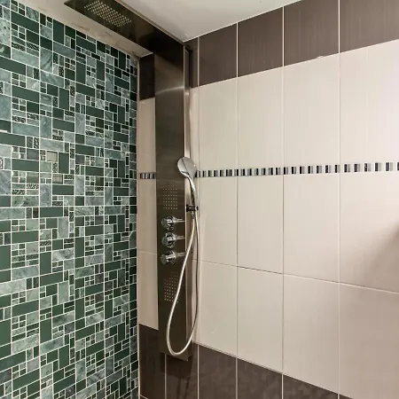 Modern In With Indoor Pool 度假居 *